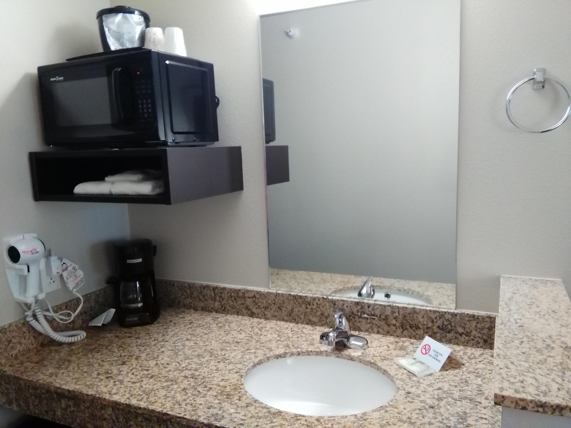 Travelodge By Wyndham Pecos Bagian luar foto