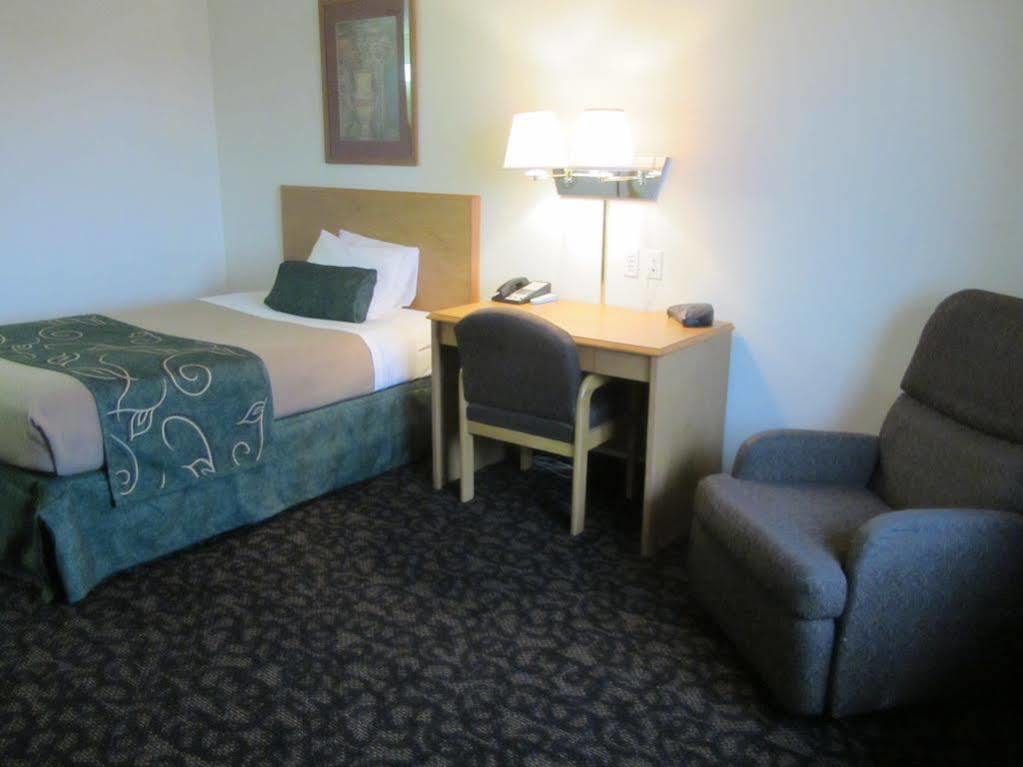 Travelodge By Wyndham Pecos Bagian luar foto